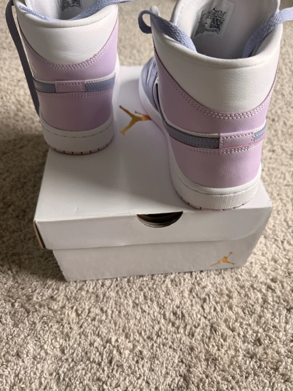 Great condition!!
Women’s Nike Air Jordan 1 Mid — Indigo Haze/Doll/White - Picture 6 of 13